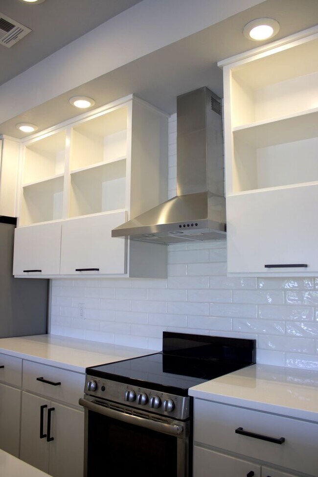 Foto del edificio - Modern 1-Bedroom Oasis in Bentonville with...