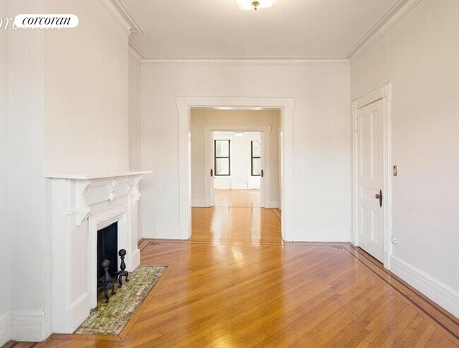 Building Photo - 430 56th St