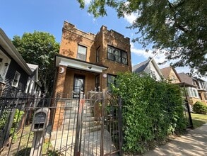 Building Photo - 3029 N Christiana Ave