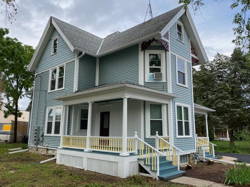 Private front porch and entrance - 302 Summit Ave