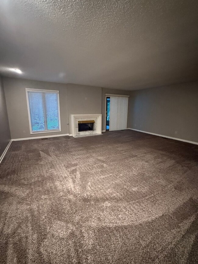 Building Photo - 2 Bedroom / 2 Bathroom Condo @ Eagles Nest