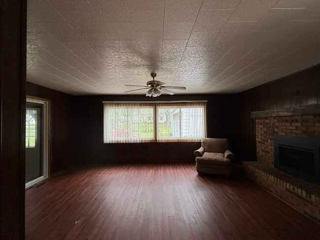 Building Photo - 103 Booth Dr