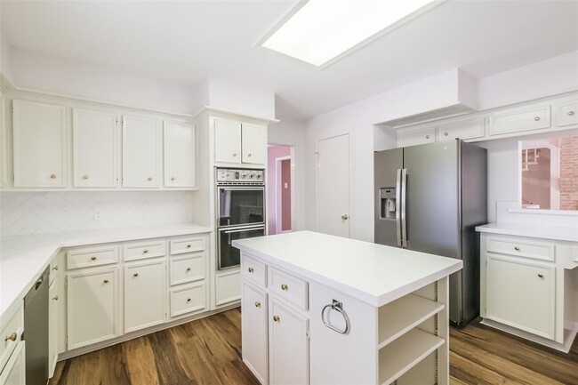 Building Photo - 1047 Honey Hill Dr