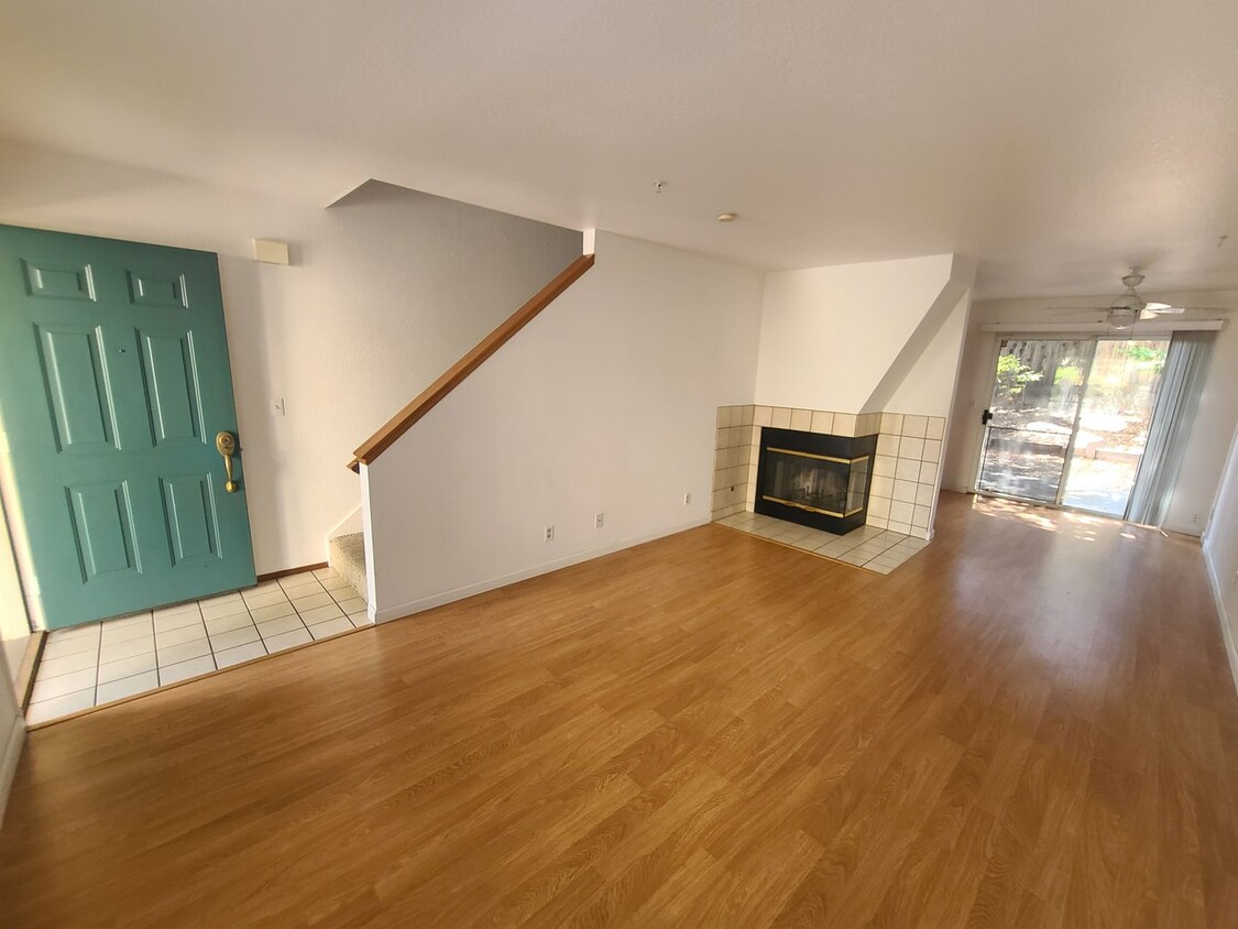 Foto principal - Charming 2 Bedroom Townhouse in Castro Val...