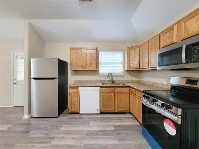 Building Photo - 12700 Royal Green Dr