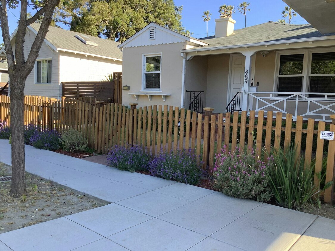 Primary Photo - 889 California Dr