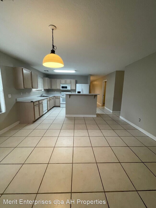 Building Photo - 4 br, 2 bath House - 696 S CONCORD