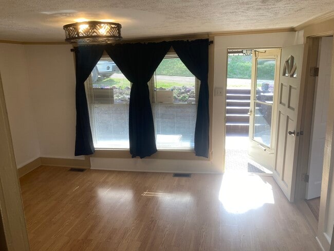 Sala de estar - 84 Chestnut Ln