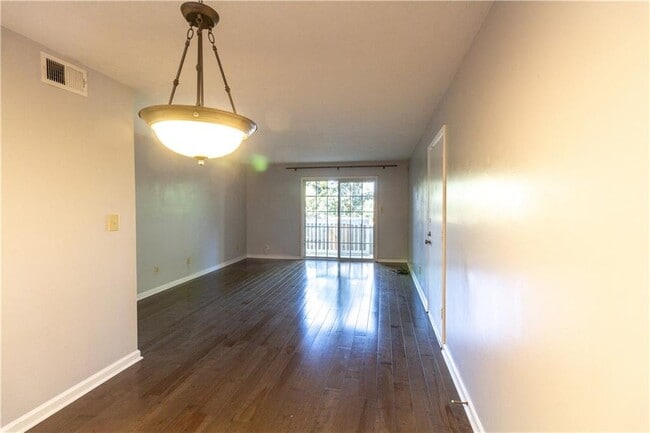 Building Photo - 2955 Seven Pines Ln