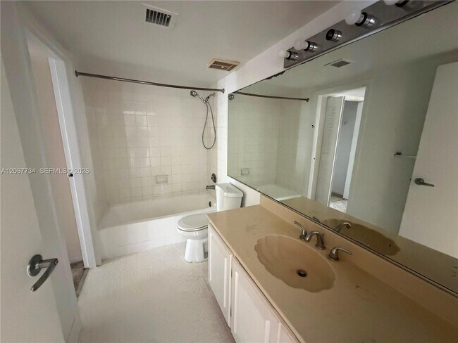 Building Photo - 7601 E Treasure Dr