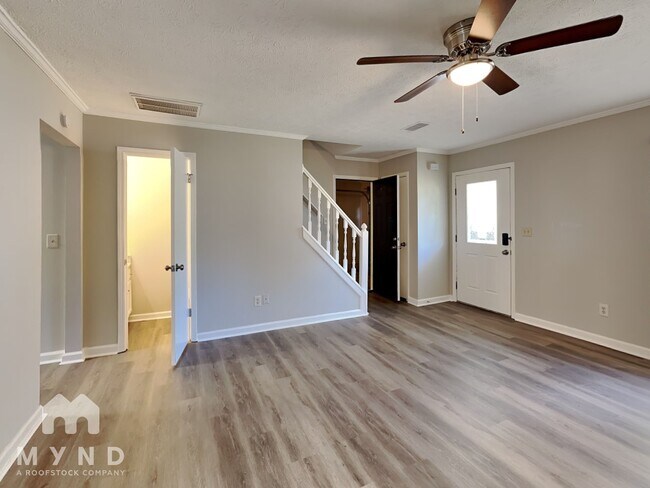 Foto del edificio - 2139 Victoria Pl