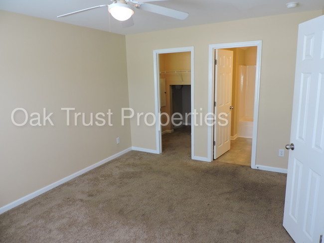 Building Photo - University Park 4 Bedroom