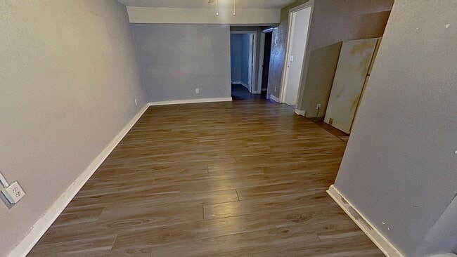 Building Photo - Apartment