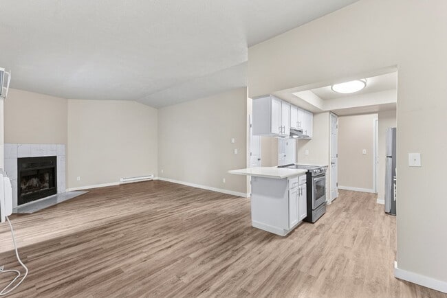 Building Photo - Peaks on Pines