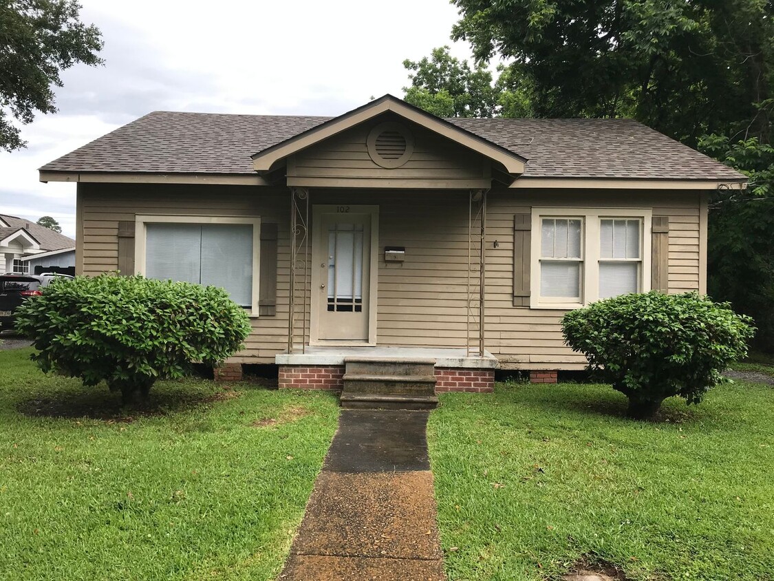 Primary Photo - 2 bedroom 1 bath home , Near UL