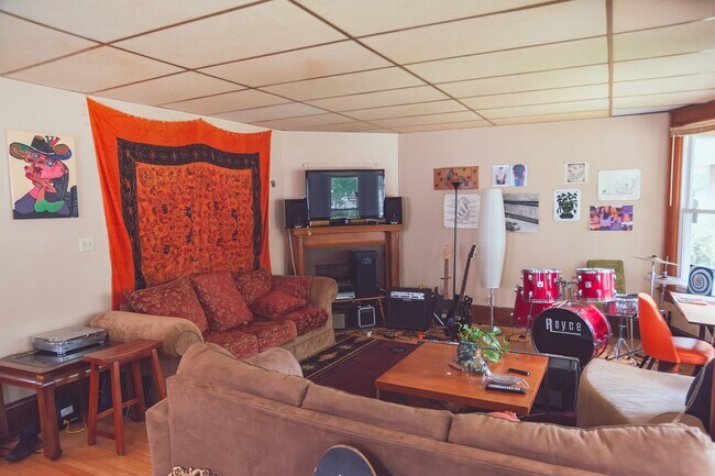 Foto del edificio - 2837 N Frederick Ave