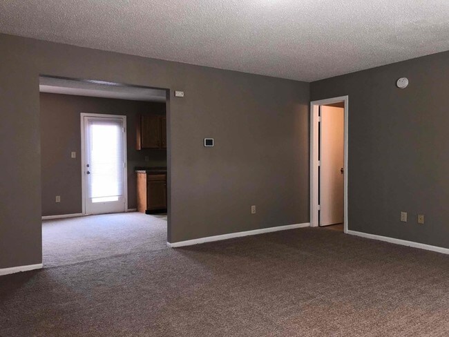 Building Photo - 6330 Pinnacle Blvd