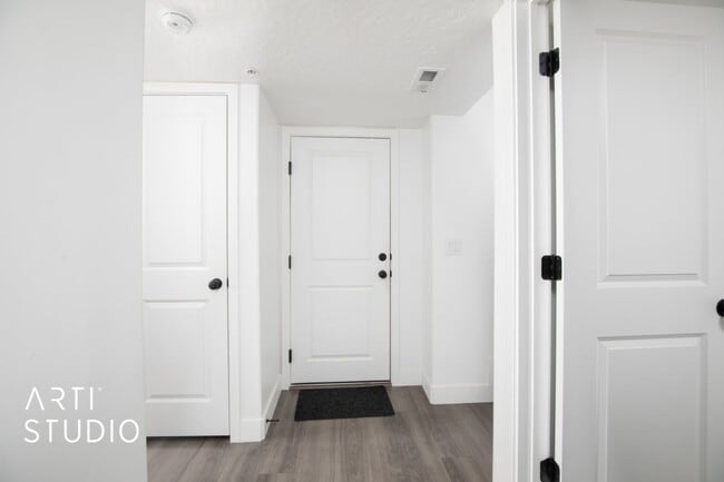 Foto del edificio - **Move-in Special** t Beautiful Townhome i...