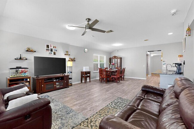 Building Photo - 112 Palo Duro Ct
