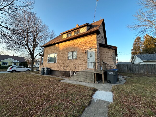 Building Photo - 1146 Logan Ave