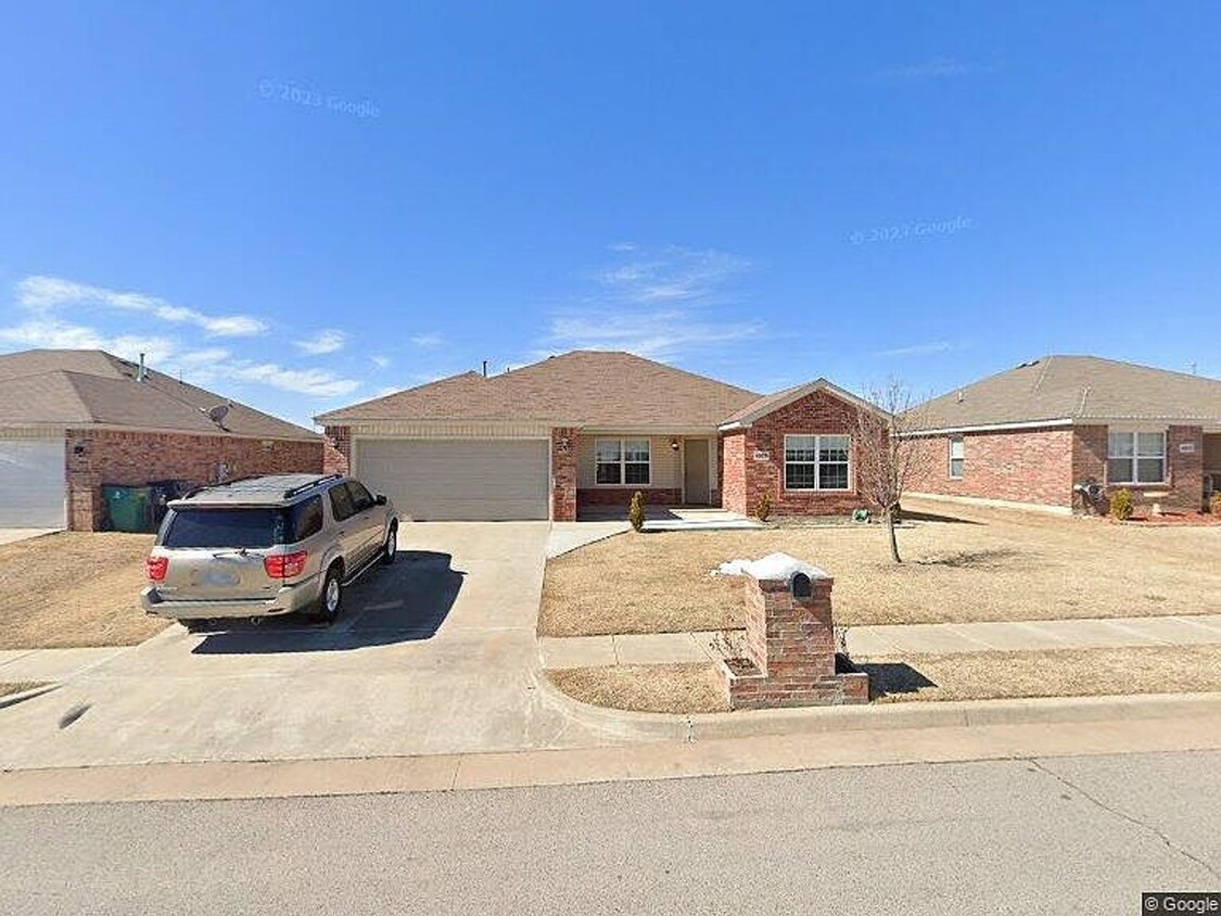 Primary Photo - Spacious 4-Bed 2-Bath Oasis in Oklahoma City