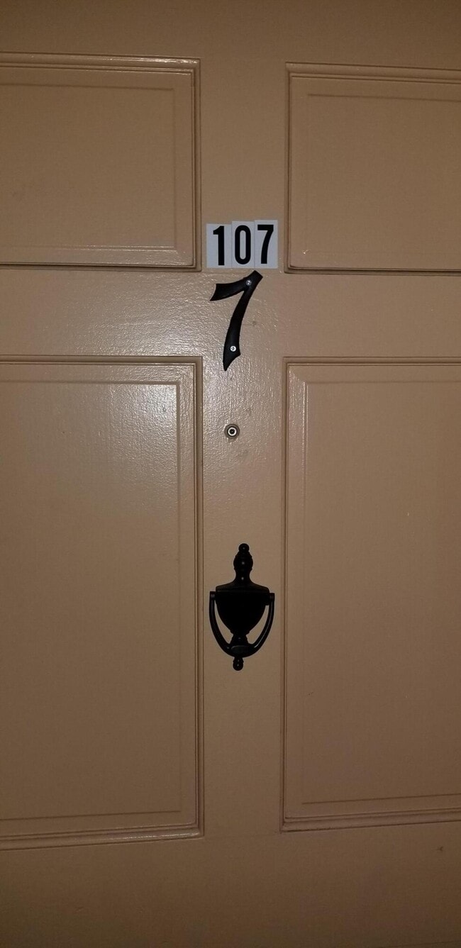 Foto del edificio - 1600 S N St