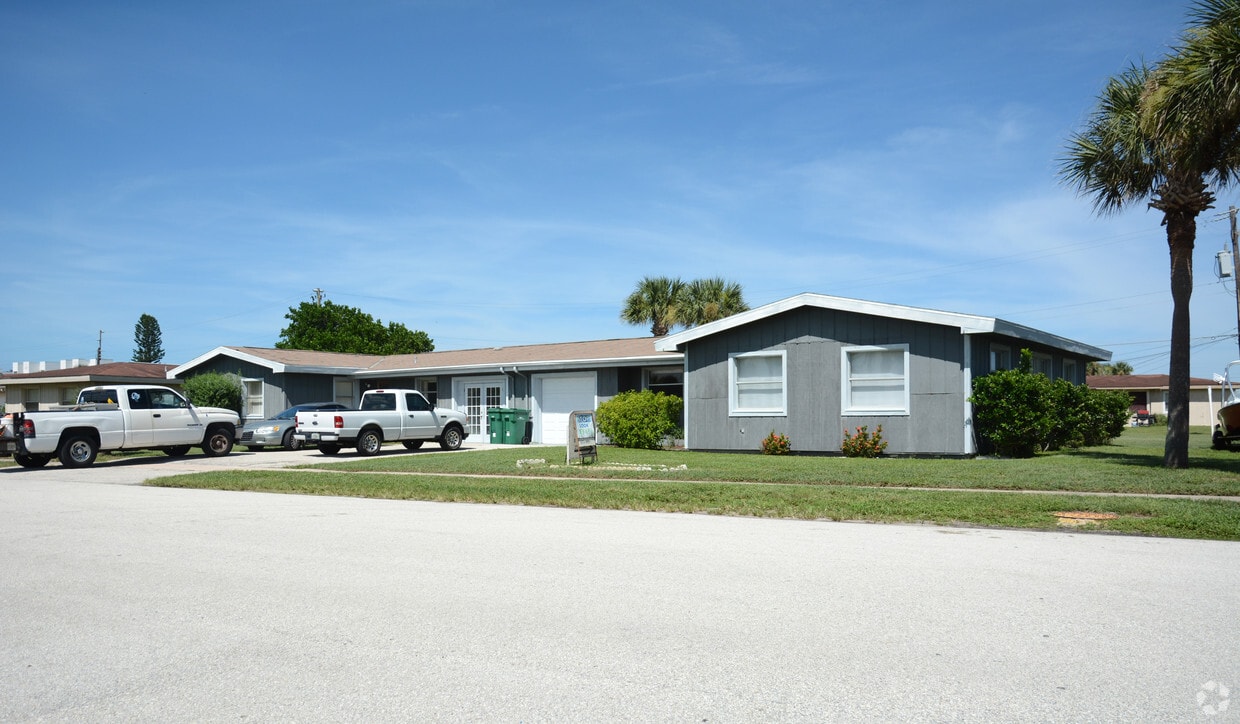 Building Photo - Satellite Shores Community