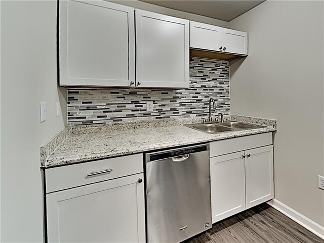 Building Photo - 5883 Lone Oak Dr SW