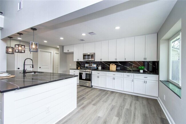 Foto del edificio - 4014 Alshire Dr