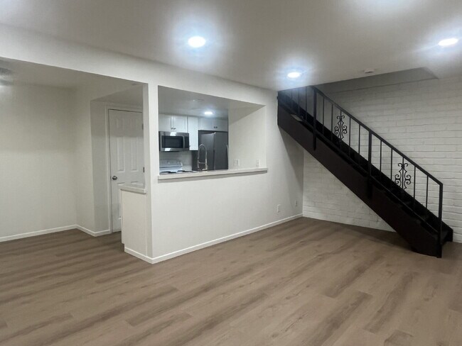 Foto del edificio - Charming 2-Bedroom Condo with Elegant Upgrades