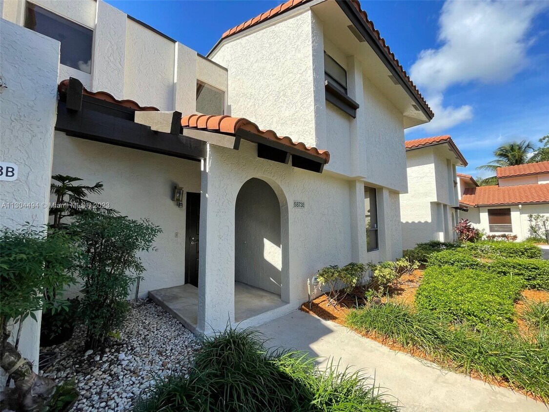 5873 Fox Hollow Dr, Boca Raton, FL 33486 Townhome Rentals in Boca