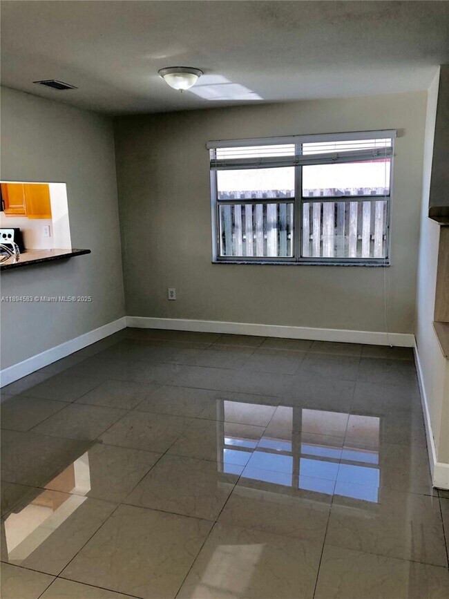 Foto del edificio - 1010 SW 99th Ave