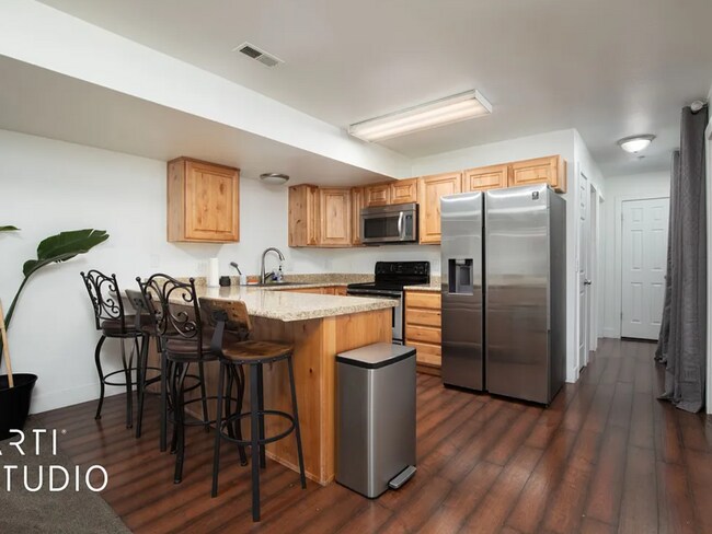 Foto del edificio - 3 Bedroom/1.5 Bathroom Condo in Provo