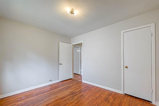 Foto del edificio - 4870 Clover St