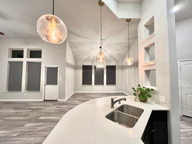Foto del edificio - 1513 Laurel Cherry Ln
