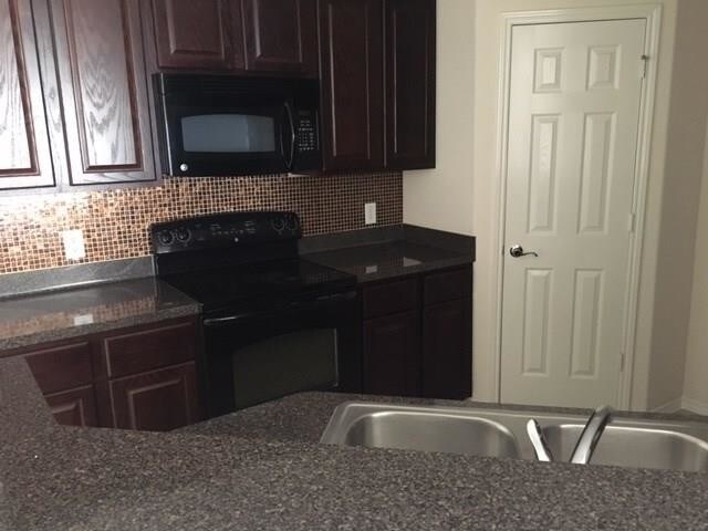 Foto del edificio - 6420 Valleybrooke Ct