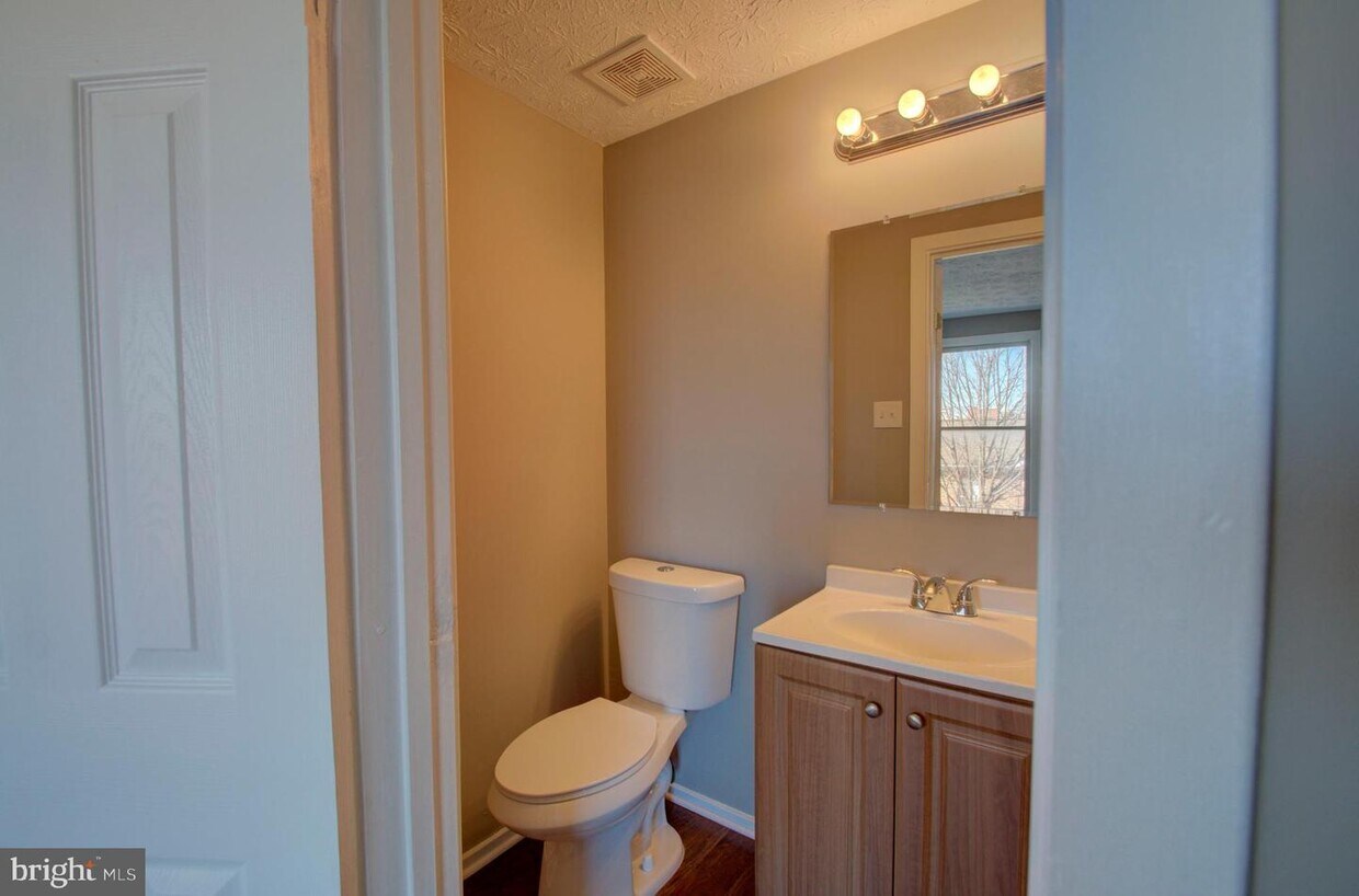 Primary Photo - 706 Brune St
