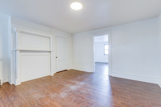 Building Photo - AVAILABLE NOW - Beautiful 4 Bedroom Home w...