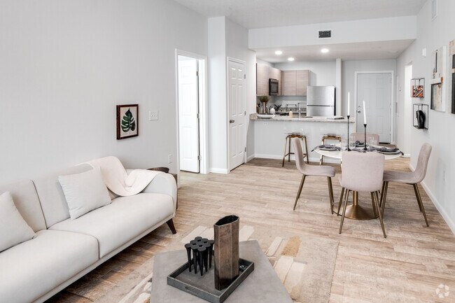 2HAB, 2BA, - 900SF - Sandlake Palazzo
