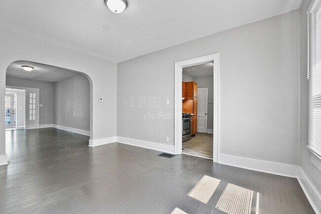Foto del edificio - 4116 Larkwood Ave