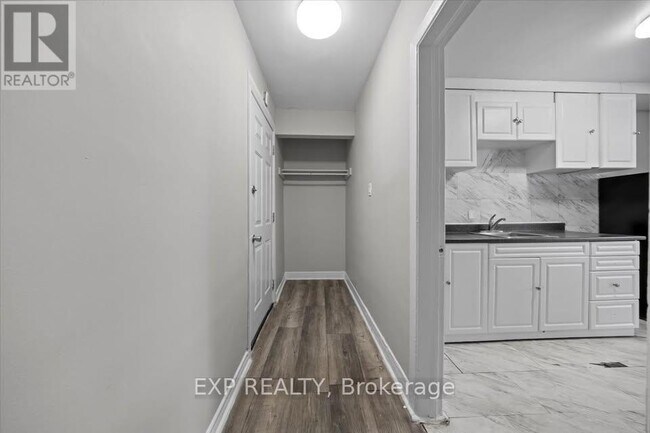 Building Photo - 1435 Morisset Ave
