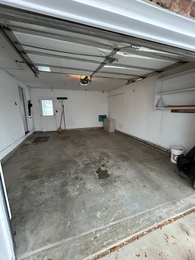 Foto del edificio - 223 Glenwood Dr