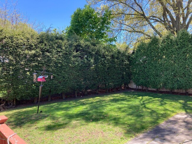 Foto del edificio - Gorgeously Renovated House in Newton 5bed/2.5 Bath - Parking included!