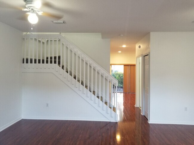Building Photo - Beautiful, recently renovated 3 bedrooms, ...