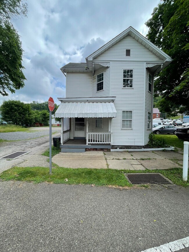 Building Photo - 136 N Grant Ave