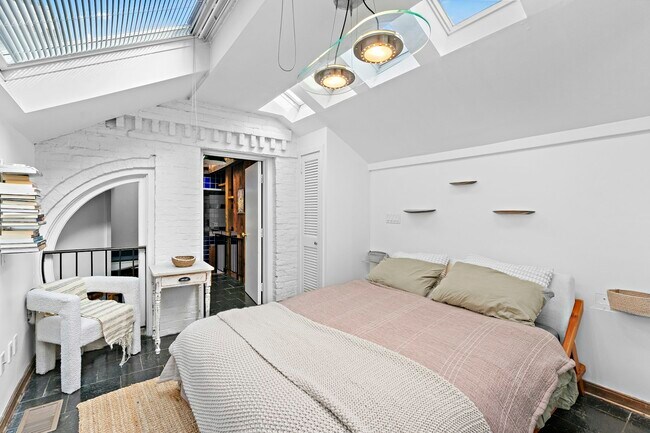 Photo - 304 N Alfred St Townhome