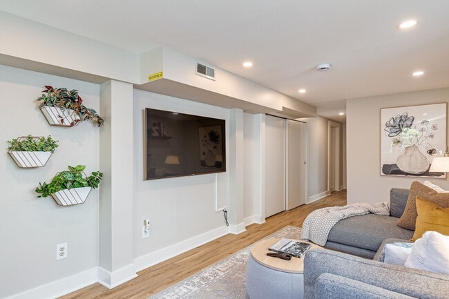 Building Photo - 1706 Warren Ave N