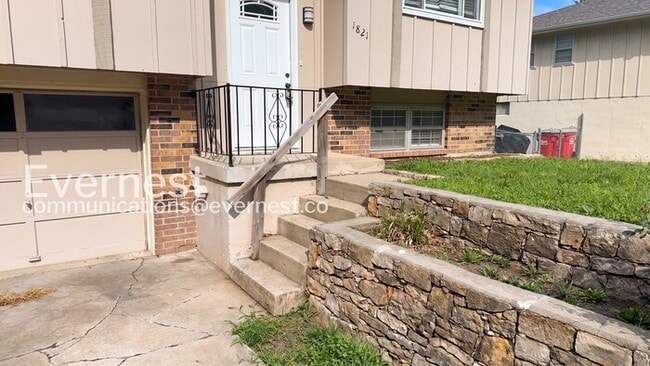 Building Photo - Beautiful 3-Bedroom Home with Modern Comforts / Pet-Friendly / Vouchers Accepted / Available Now!
