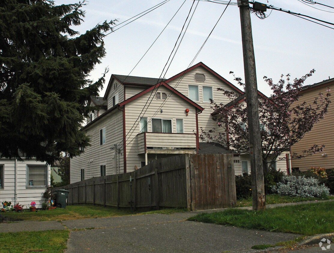Building Photo - Nesbit Apartments