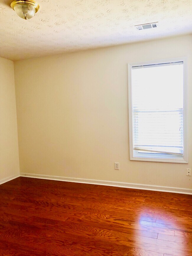 Building Photo - 3737 Idlewild Pl